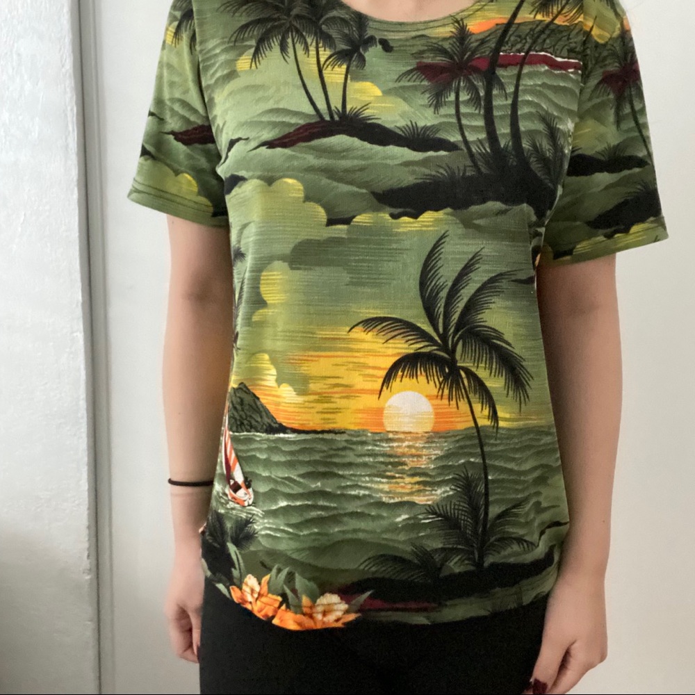 🎉SOLD!🎉 Tropical shirt - Picture 3 of 3